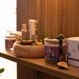 Vela aromática Bajo la Higuera en ambiente hogar | Decoragloba
