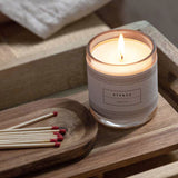 Vela aromática Atenea en ambiente hogar | Decoragloba